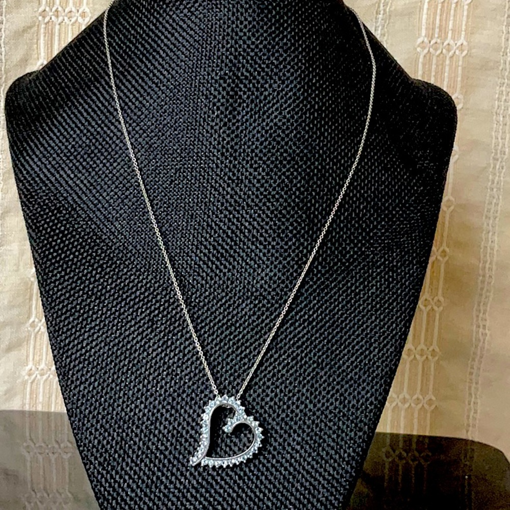 18” Silver Necklace W/Sterling Silver Heart Pendant W/36 Swiss Blue Topaz Stones - Picture 3 of 6